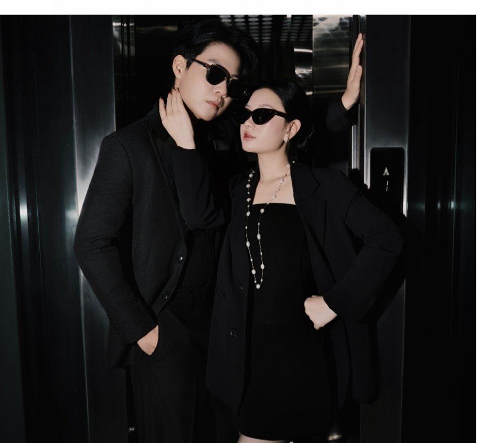 Concept thời trang tông đen hiện đại