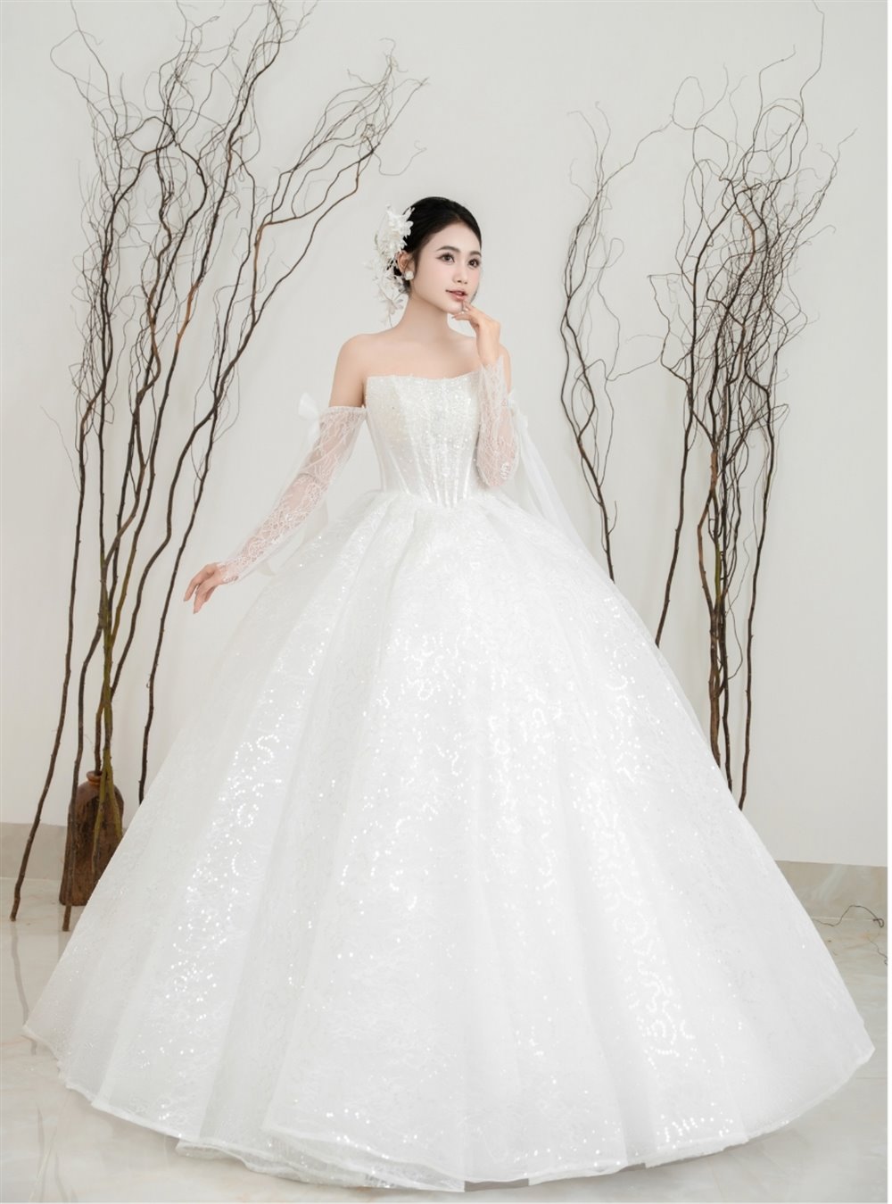 Váy cưới dáng xòe trong bộ sưu tập Trang Kami